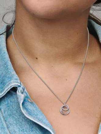 Halskette mit „Family Always Encircled“-Anhänger aus Sterlingsilber