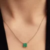 Halskette mit grünem Glücksklee-Anhänger, 14 Karat vergoldet Halskette mit grünem Glücksklee-Anhänger, 14 Karat vergoldet