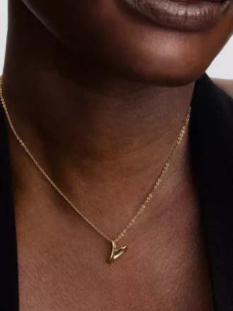 Halskette mit kleinem Anhänger in organischer Herzform, 14 Karat vergoldet