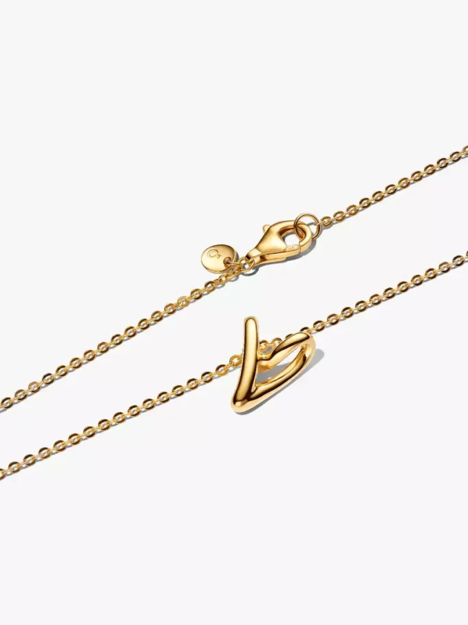 Halskette mit kleinem Anhänger in organischer Herzform, 14 Karat vergoldet Halskette mit kleinem Anhänger in organischer Herzform, 14 Karat vergoldet