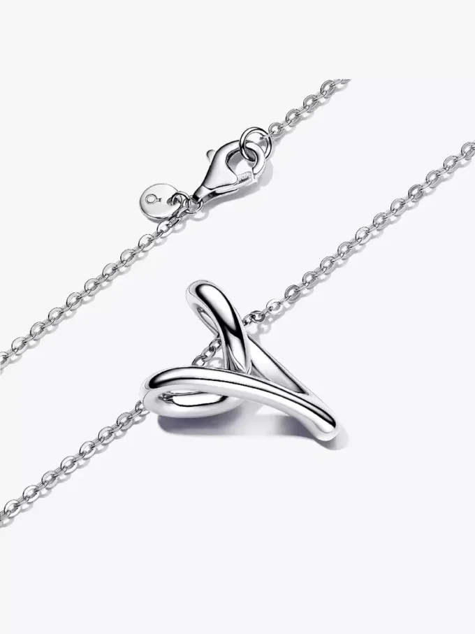 Halskette mit organisch geformtem Herzanhänger aus Sterlingsilber Halskette mit organisch geformtem Herzanhänger aus Sterlingsilber