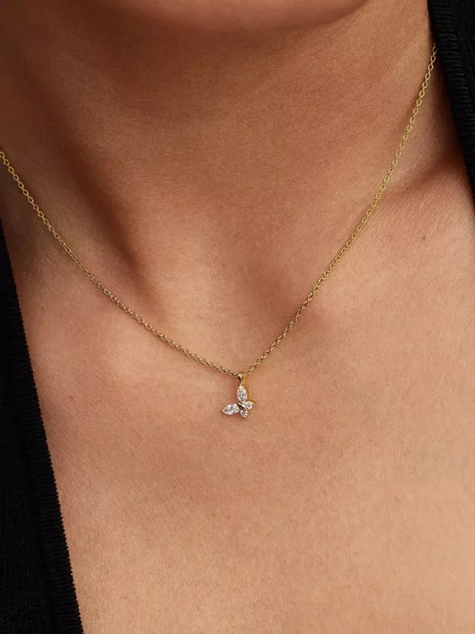 Halskette mit Schmetterlingsanhänger, 14 Karat vergoldet Halskette mit Schmetterlingsanhänger, 14 Karat vergoldet