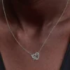 Halskette mit verschlungenem Herz- und Schmetterlingsanhänger aus Sterlingsilber Halskette mit verschlungenem Herz- und Schmetterlingsanhänger aus Sterlingsilber