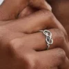 Infinity-Knoten-Ring aus Sterlingsilber Infinity-Knoten-Ring aus Sterlingsilber