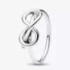 Infinity-Knoten-Ring aus Sterlingsilber Infinity-Knoten-Ring aus Sterlingsilber