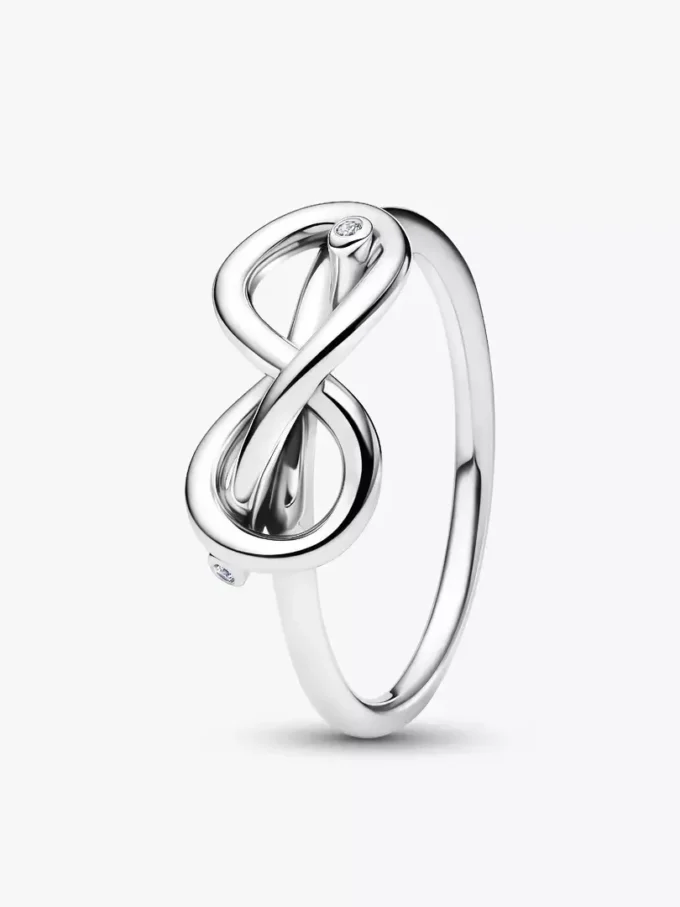 Infinity-Knoten-Ring aus Sterlingsilber Infinity-Knoten-Ring aus Sterlingsilber