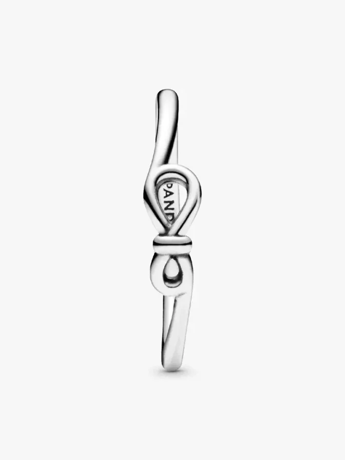 Infinity-Knoten-Ring aus Sterlingsilber Infinity-Knoten-Ring aus Sterlingsilber