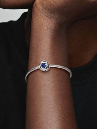 „July True Red Eternity Circle“-Charm – Sterlingsilber