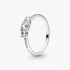 Klarer Dreisteinring aus Sterlingsilber Klarer Dreisteinring aus Sterlingsilber
