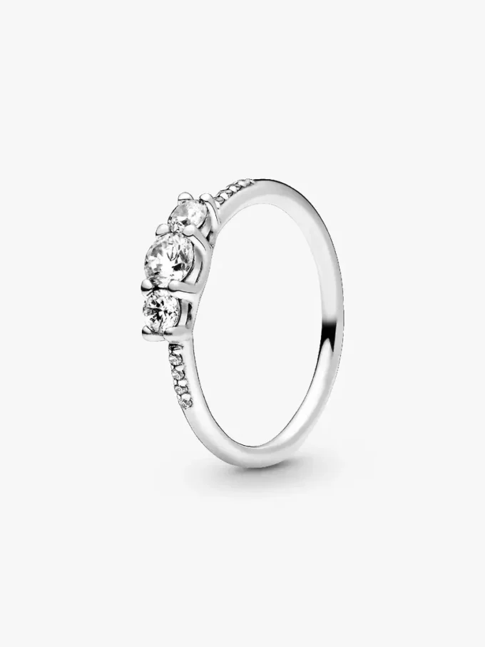 Klarer Dreisteinring aus Sterlingsilber Klarer Dreisteinring aus Sterlingsilber