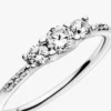 Klarer Dreisteinring aus Sterlingsilber Klarer Dreisteinring aus Sterlingsilber