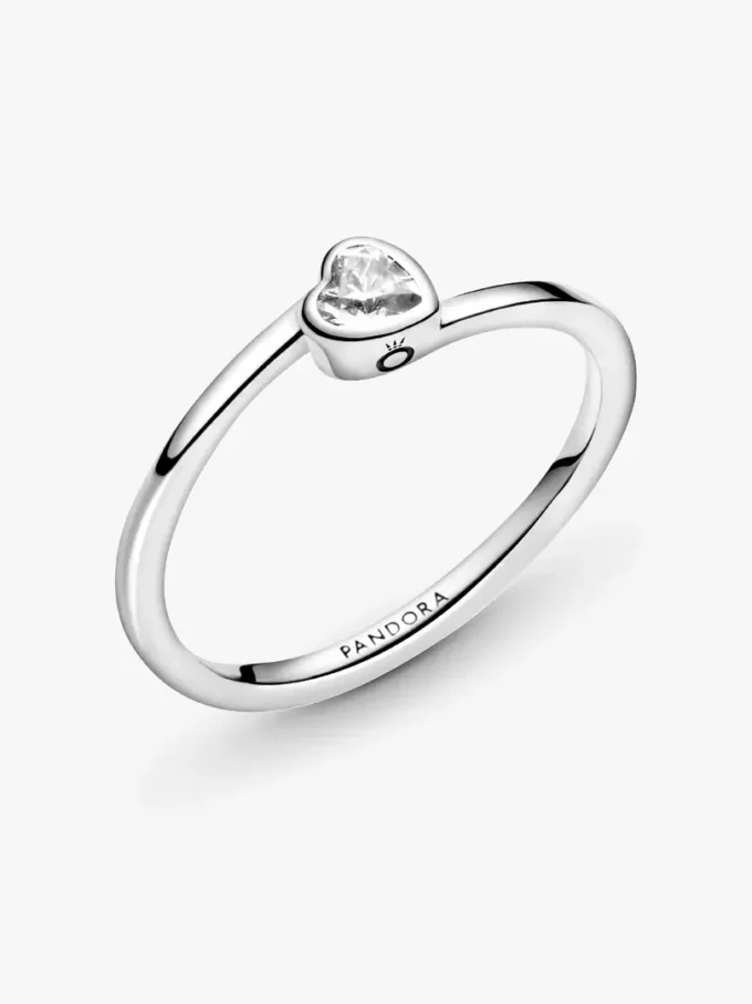Klarer, geneigter Herz-Solitärring aus Sterlingsilber Klarer, geneigter Herz-Solitärring aus Sterlingsilber