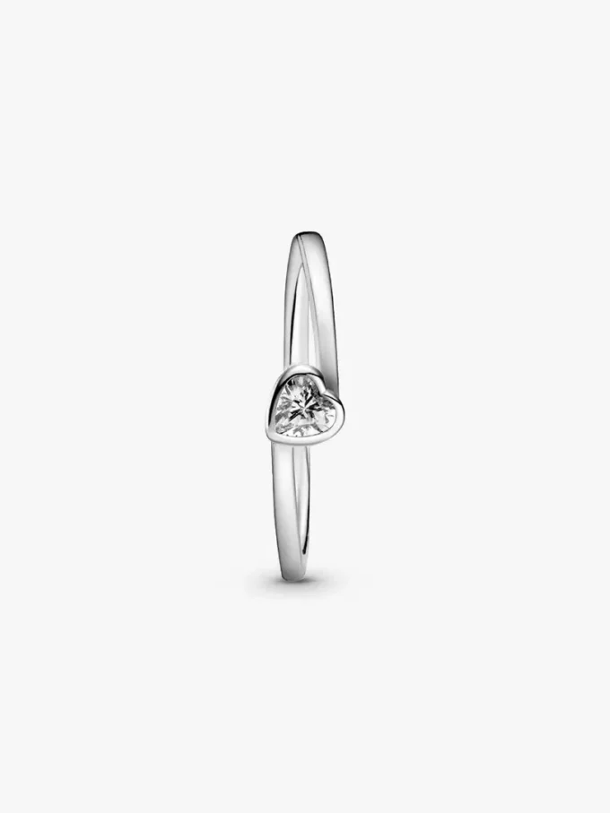 Klarer, geneigter Herz-Solitärring aus Sterlingsilber Klarer, geneigter Herz-Solitärring aus Sterlingsilber