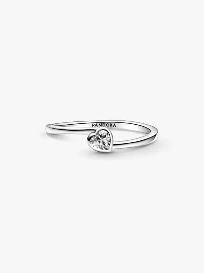 Klarer, geneigter Herz-Solitärring aus Sterlingsilber Klarer, geneigter Herz-Solitärring aus Sterlingsilber