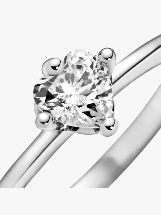 Klarer Herz-Solitärring aus Sterlingsilber Klarer Herz-Solitärring aus Sterlingsilber