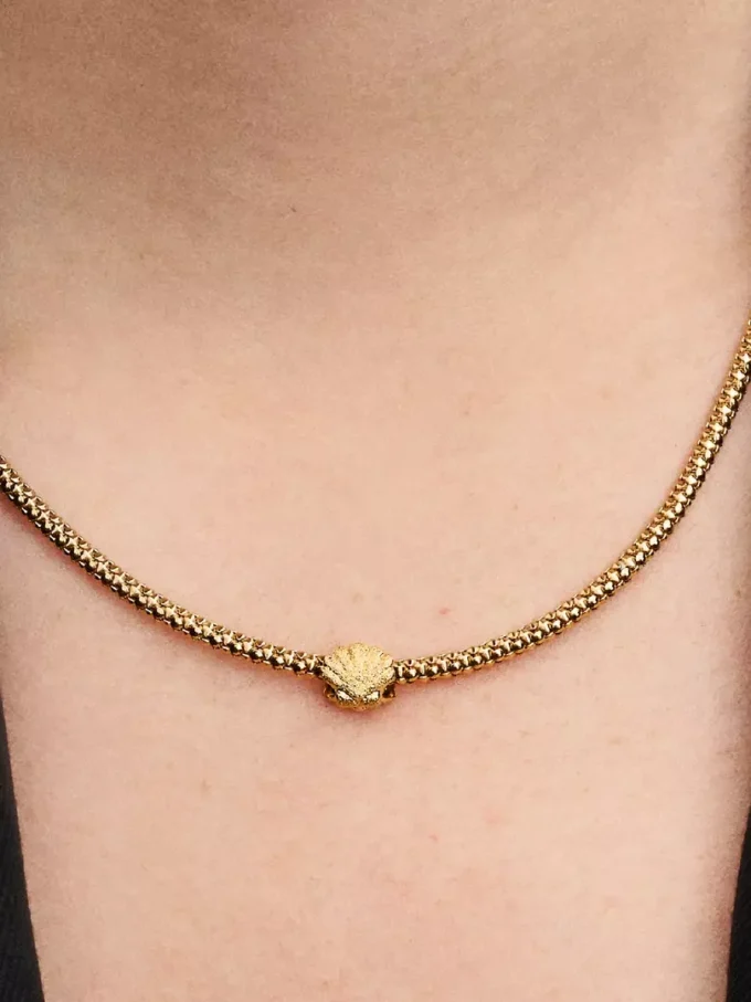 Mini-Charm „Strukturierte Muschel“, 14-karätig vergoldet Mini-Charm „Strukturierte Muschel“, 14-karätig vergoldet