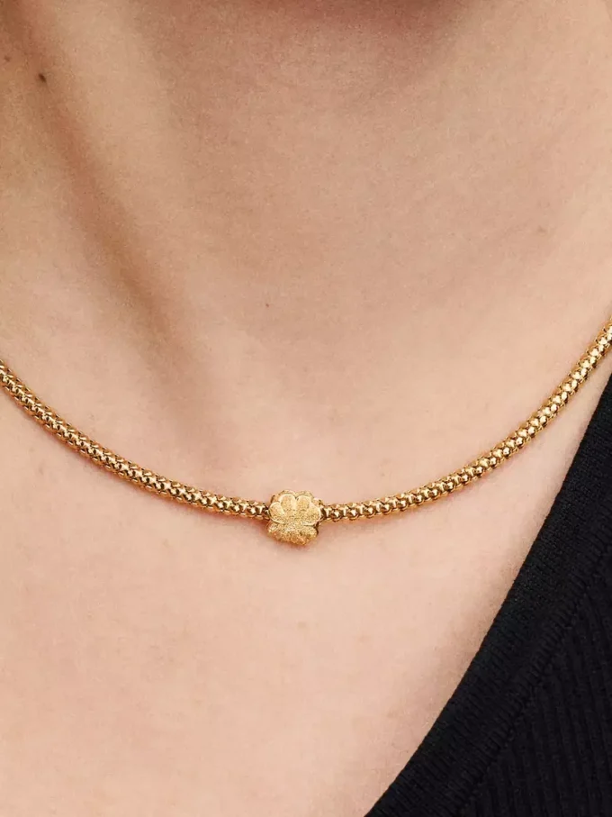 Mini-Charm „Strukturiertes Kleeblatt“ mit 14-karätiger Vergoldung Mini-Charm „Strukturiertes Kleeblatt“ mit 14-karätiger Vergoldung