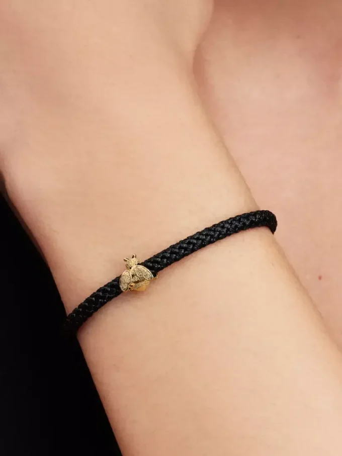 Mini-Charm „Textured Bee“ mit 14-karätiger Vergoldung