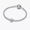 Mini-Charm „Textured Clover“ aus Sterlingsilber Mini-Charm „Textured Clover“ aus Sterlingsilber
