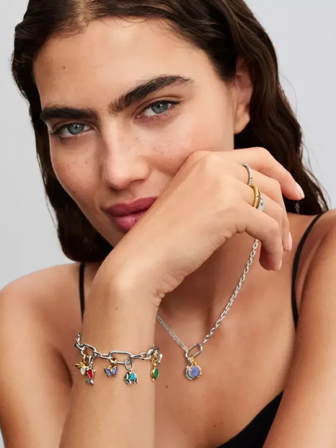 Blauer Schmetterling Mini-Dangle Charm, 14 Karat vergoldet Blauer Schmetterling Mini-Dangle Charm, 14 Karat vergoldet