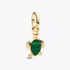 Mini-Dangle Charm „Grüne Schildkröte“, 14-karätig vergoldet Mini-Dangle Charm „Grüne Schildkröte“, 14-karätig vergoldet