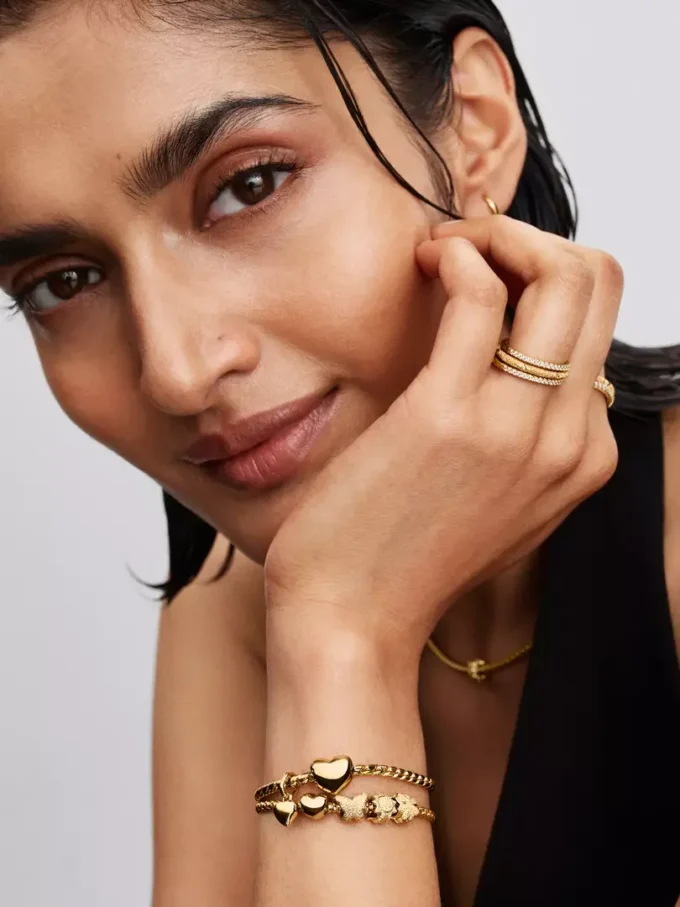 „Be love“ gravierbarer Herz-Charm, 14-karätig vergoldet „Be love“ gravierbarer Herz-Charm, 14-karätig vergoldet