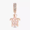 Murano Glass Dangle Charm in Form einer rosa Meeresschildkröte, 14 Karat Roségold-Beschichtung Murano Glass Dangle Charm in Form einer rosa Meeresschildkröte, 14 Karat Roségold-Beschichtung