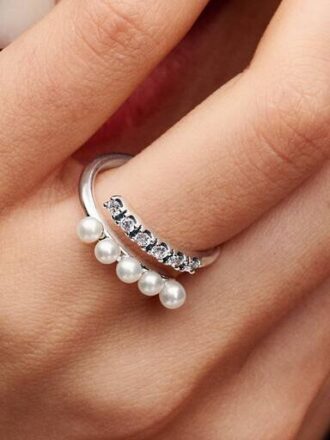 Offener Ring mit behandelten Süßwasser-Zuchtperlen und Pavé – Sterlingsilber