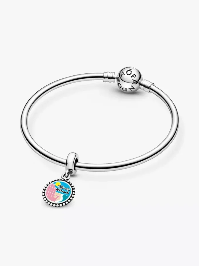 Offiziell aus dem Sortiment genommener Charm aus Sterlingsilber Offiziell aus dem Sortiment genommener Charm aus Sterlingsilber