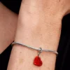 Opaleszierender roter Herz-Dangle Charm aus Sterlingsilber Opaleszierender roter Herz-Dangle Charm aus Sterlingsilber