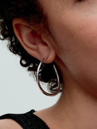 Organisch geformte 42-mm-Ohrringe mit offenem Reif – Sterlingsilber