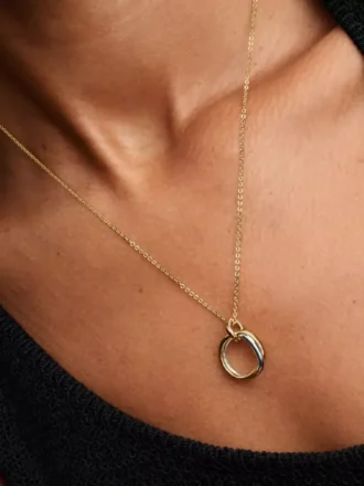 Organisch geformte zweifarbige Halskette mit Anhänger aus Sterlingsilber, 14-karätig vergoldet Organisch geformte zweifarbige Halskette mit Anhänger aus Sterlingsilber, 14-karätig vergoldet