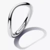 Organisch geformter Bandring aus Sterlingsilber Organisch geformter Bandring aus Sterlingsilber