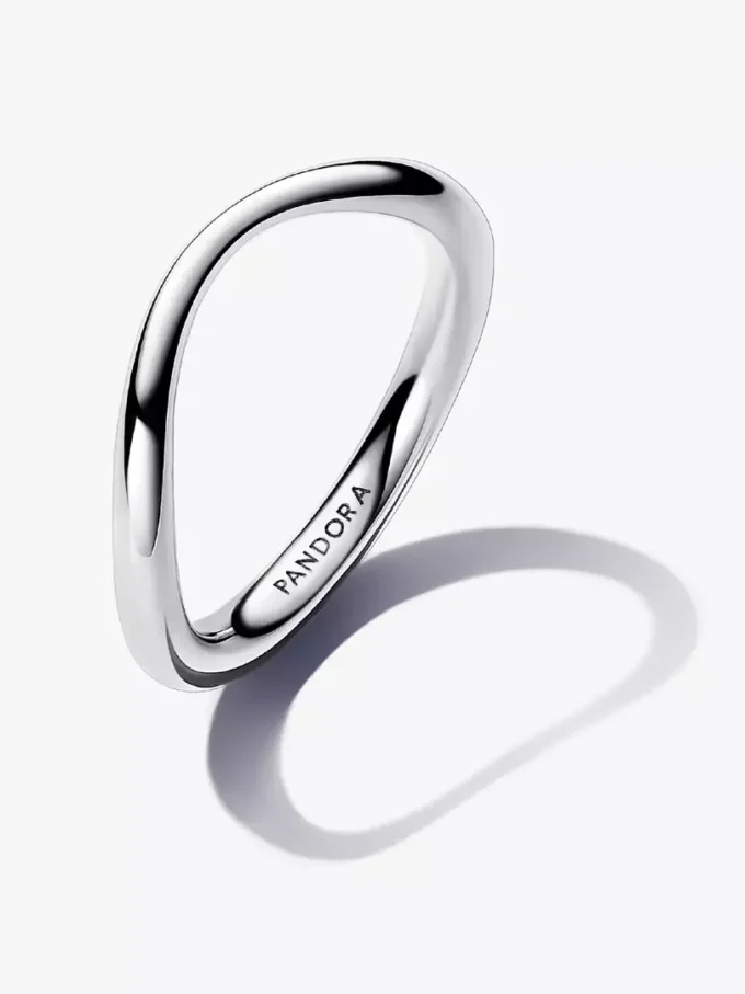 Organisch geformter Bandring aus Sterlingsilber Organisch geformter Bandring aus Sterlingsilber