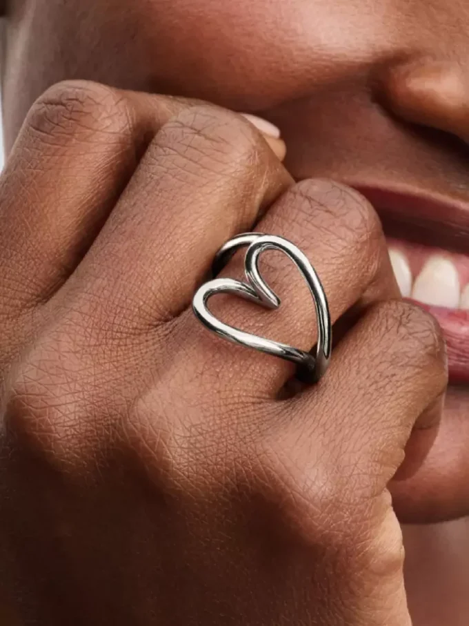 Organisch geformter Herzring aus Sterlingsilber Organisch geformter Herzring aus Sterlingsilber