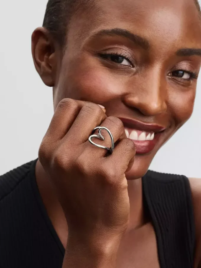 Organisch geformter Herzring aus Sterlingsilber Organisch geformter Herzring aus Sterlingsilber