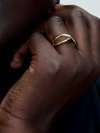 Organisch geformter Infinity-Ring, 14-karätig vergoldet