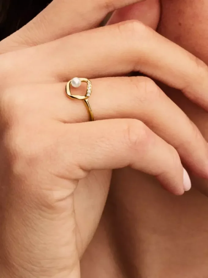 Organisch geformter Pavé-Ring mit behandelten Süßwasser-Zuchtperlen, 14-karätig vergoldet