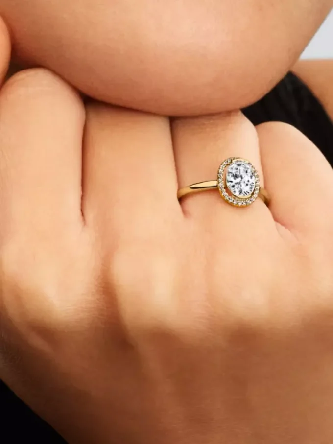 Ovaler, funkelnder Halo-Ring, 14-karätig vergoldet Ovaler, funkelnder Halo-Ring, 14-karätig vergoldet
