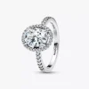 Ovaler funkelnder Halo-Statement-Ring aus Sterlingsilber Ovaler funkelnder Halo-Statement-Ring aus Sterlingsilber