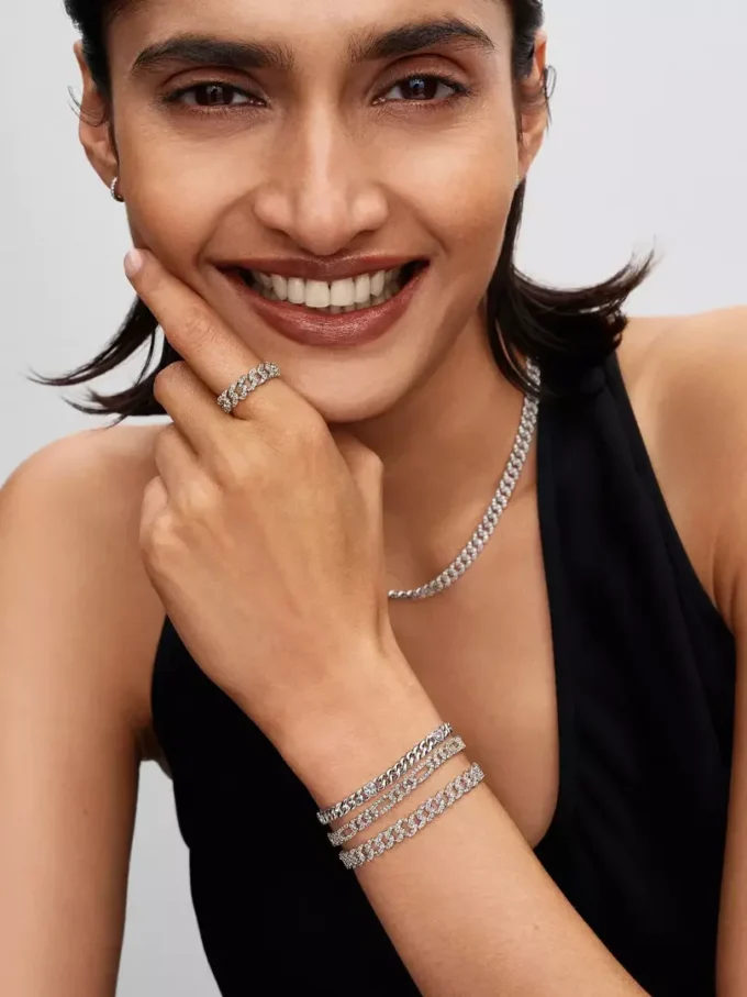 Armband mit Herz-Cuban-Kette aus Sterlingsilber Armband mit Herz-Cuban-Kette aus Sterlingsilber