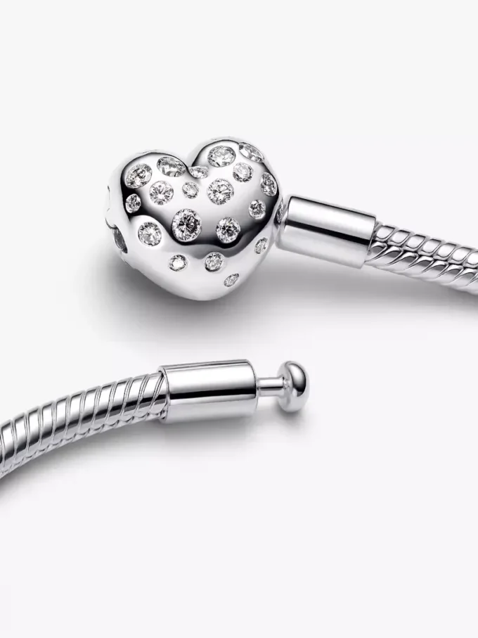 Pandora Armband mit Snake Chain und Herzverschluss aus Sterlingsilber mit synthetischen Diamanten, 0,51 Karat insgesamt, Sterlingsilber Pandora Armband mit Snake Chain und Herzverschluss aus Sterlingsilber mit synthetischen Diamanten, 0,51 Karat insgesamt, Sterlingsilber