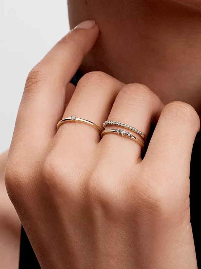 Pandora Era 14-karätiger Goldring mit drei im Labor gezüchteten Diamanten, 0,09 Karat insgesamt, 14-karätiges Gold Pandora Era 14-karätiger Goldring mit drei im Labor gezüchteten Diamanten, 0,09 Karat insgesamt, 14-karätiges Gold