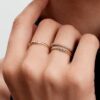 Pandora Era 14-karätiger Goldring mit einem Labor-Diamanten – 0,03 Karat Gesamtgewicht, 14-karätiges Gold Pandora Era 14-karätiger Goldring mit einem Labor-Diamanten – 0,03 Karat Gesamtgewicht, 14-karätiges Gold