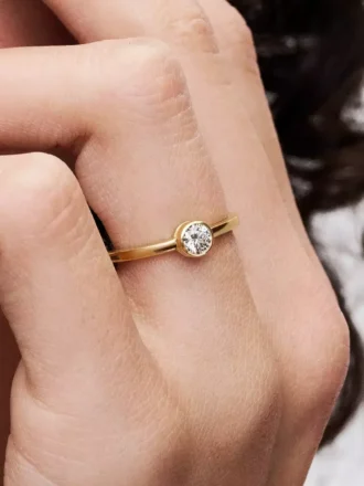 Pandora Era Bezel 14-karätiger Goldring mit im Labor gezüchtetem Diamanten, 0,25 Karat, 14-karätiges Gold Pandora Era Bezel 14-karätiger Goldring mit im Labor gezüchtetem Diamanten, 0,25 Karat, 14-karätiges Gold