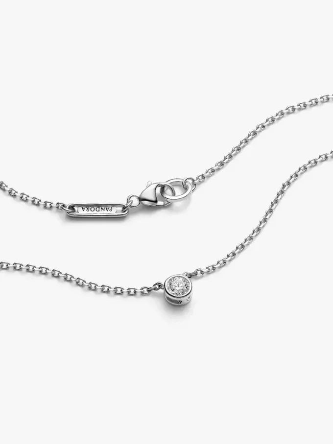 Pandora Era Bezel Halskette mit Anhänger aus Sterlingsilber und einem im Labor gezüchteten Diamanten, 0,15 Karat, Sterlingsilber Pandora Era Bezel Halskette mit Anhänger aus Sterlingsilber und einem im Labor gezüchteten Diamanten, 0,15 Karat, Sterlingsilber