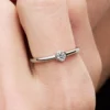 Pandora Era Bezel Sterling-Silber-Ring mit im Labor gezüchtetem Diamanten, 0,15 ct TW, Sterling-Silber Pandora Era Bezel Sterling-Silber-Ring mit im Labor gezüchtetem Diamanten, 0,15 ct TW, Sterling-Silber