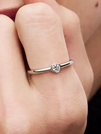 Pandora Era Bezel Sterling-Silber-Ring mit im Labor gezüchtetem Diamanten, 0,15 ct TW, Sterling-Silber Pandora Era Bezel Sterling-Silber-Ring mit im Labor gezüchtetem Diamanten, 0,15 ct TW, Sterling-Silber