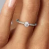 Pandora Era Bezel Sterling-Silber-Ring mit im Labor gezüchtetem Diamanten, 0,25 Karat, Sterling-Silber Pandora Era Bezel Sterling-Silber-Ring mit im Labor gezüchtetem Diamanten, 0,25 Karat, Sterling-Silber