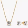 Pandora Era Halskette mit Anhänger und Ohrring-Set aus Lab-Grown Diamonds, 2,00 Karat insgesamt, 14 Karat vergoldet, 2 Stück Pandora Era Halskette mit Anhänger und Ohrring-Set aus Lab-Grown Diamonds, 2,00 Karat insgesamt, 14 Karat vergoldet, 2 Stück